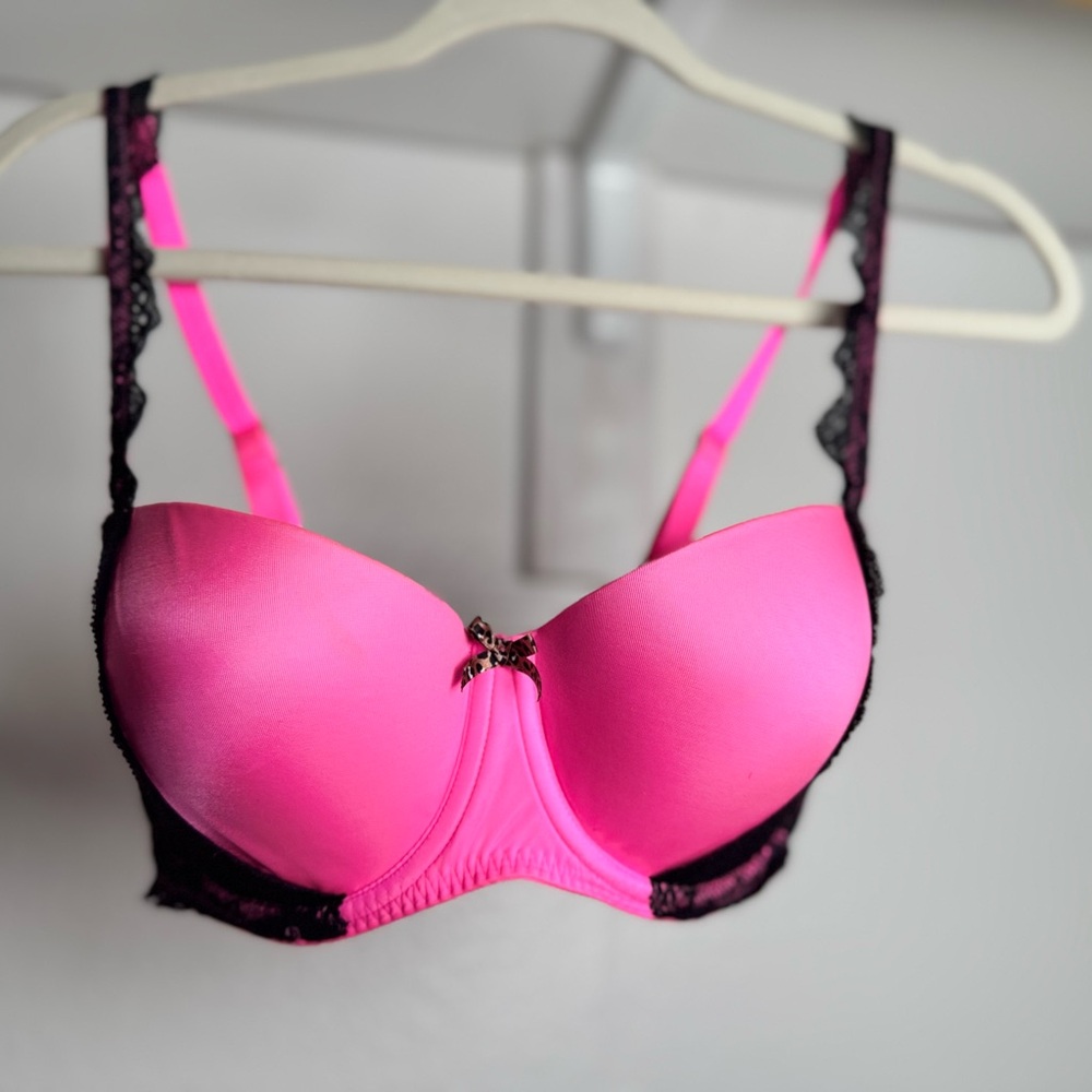 Victoria's Secret Pink and Black T-Shirt Bra with Underwire